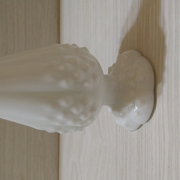 Vintage Fenton Hobnail Milk Glass Swung Bud Vase - Picture 4 of 5